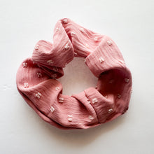 Rose Swiss Dot : Scrunchie