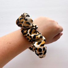 Cheetah Textured : Scrunchie