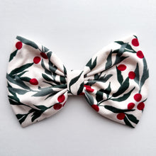 Winter Berries : Scarf Bow (on clip)