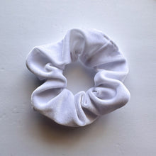 White Velvet : Scrunchie