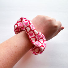 Checkered Hearts : Scrunchie