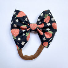 Sweet Strawberries : Classic Bow