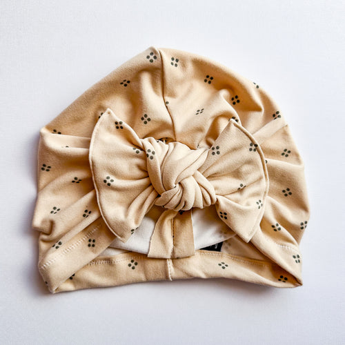 Tan Dots Hat : w/ Flat Bow
