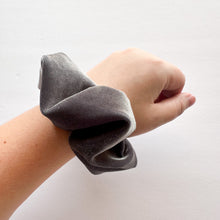 Gray Velvet : Scrunchie