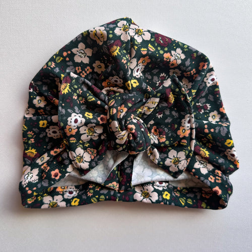 Petunias on Pine Hat : w/ Flat Bow