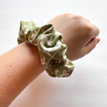 Sage Blooms : Scrunchie
