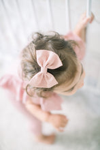 Blush Linen : Classic Bow