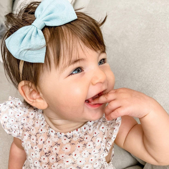 Pale Blue Linen : Classic Bow