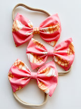 SALE - Cones : (1 item) Classic Bow